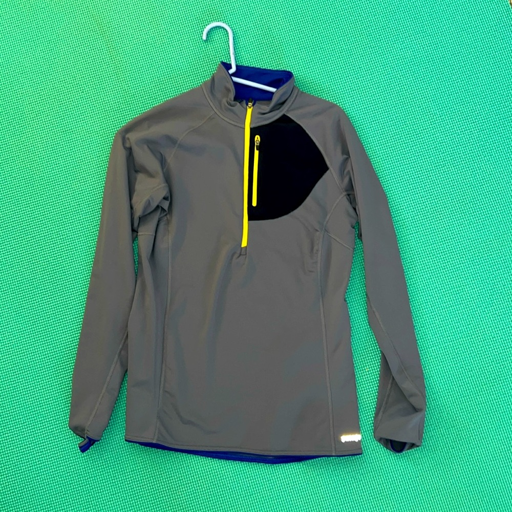 Patagonia women’s size small long sleeve running shirt!